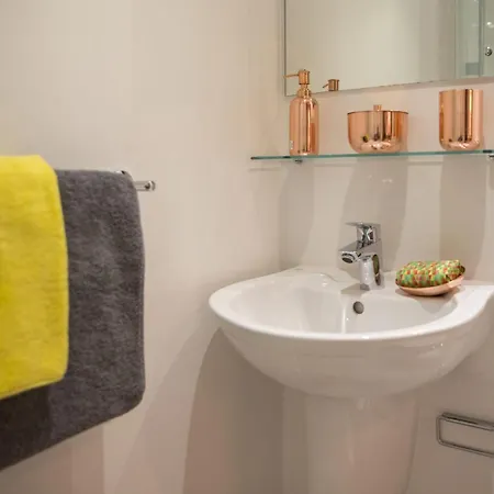 For Students Only - Willowbank In Glasgow