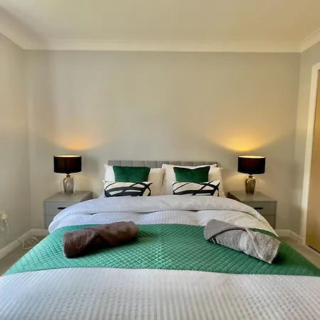 Stylish With Free Parking Near Town Glasgow