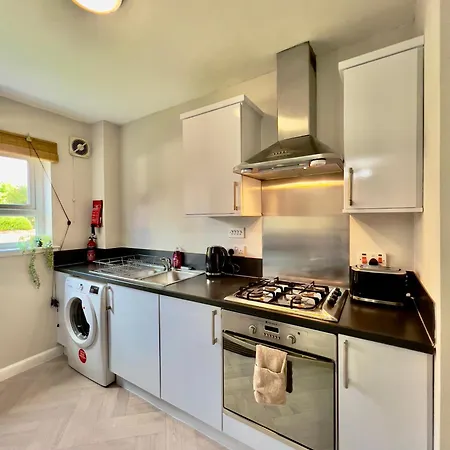 Stylish With Free Parking Near Town