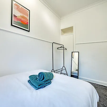 3br Flat Near Maryhill Park And West End With Parking Glasgow