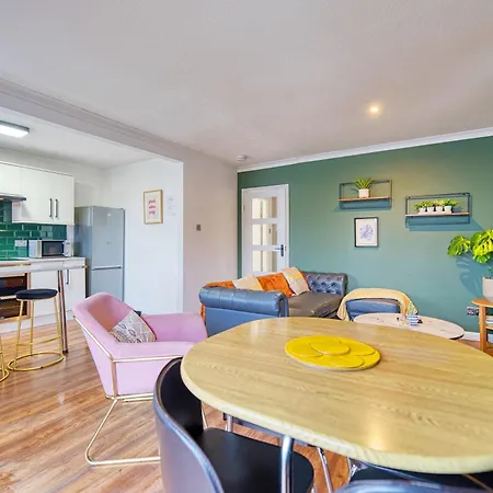 New Slick Finnieston Pad W/ Free Parking