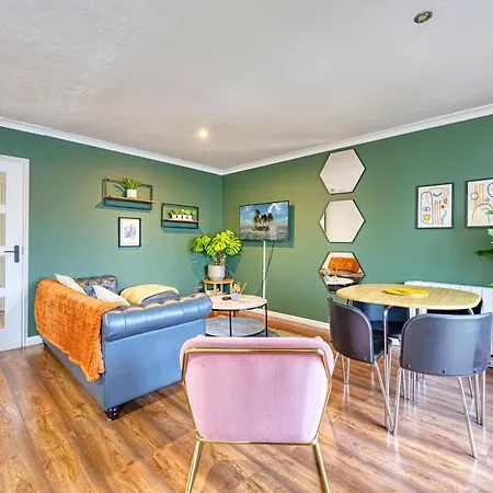 New Slick Finnieston Pad W/ Free Parking