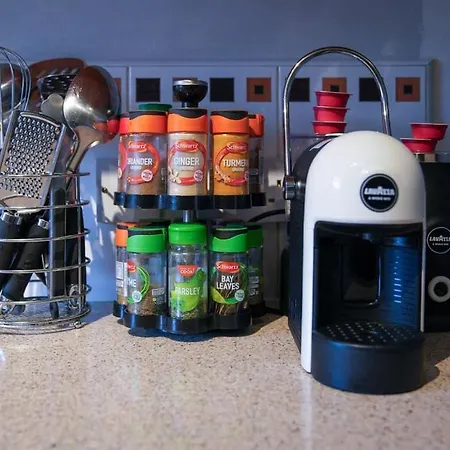 2bed East End Gem With Free Parking *