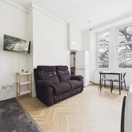 West End Traditional Flat With Free Parking Апартаменты Глазго