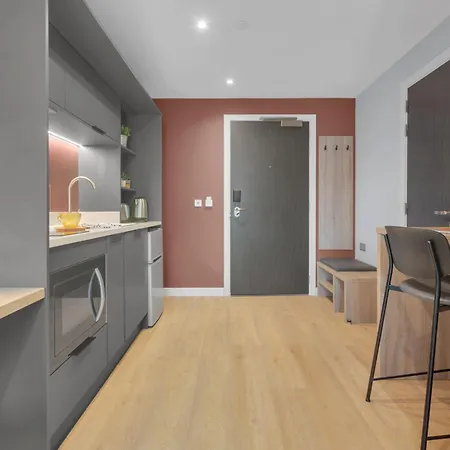 Отель The Bonnie Глазго