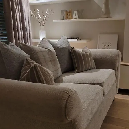 בית נופש Stylish, Modern 3 Bedroom House, Free Parking X 2 *