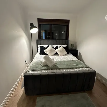 Near Hydro And Centre Free Parking *