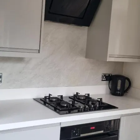 בית נופש Stylish, Modern 3 Bedroom House, Free Parking X 2 גלאזגו