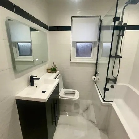 4 Bed Detached Perfect For Families & Groups Глазго