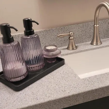 בית נופש Stylish, Modern 3 Bedroom House, Free Parking X 2 גלאזגו