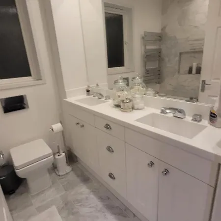 Stylish, Modern 3 Bedroom House, Free Parking X 2 * 글라스고