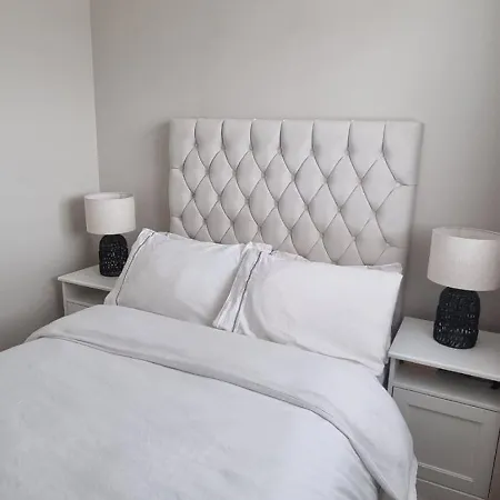 בית נופש Stylish, Modern 3 Bedroom House, Free Parking X 2