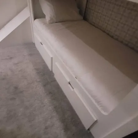 Stylish, Modern 3 Bedroom House, Free Parking X 2 펜션 *