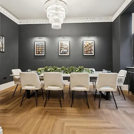 Spacious 5 Bedroom With 3 Bathrooms And Private Parking Глазго