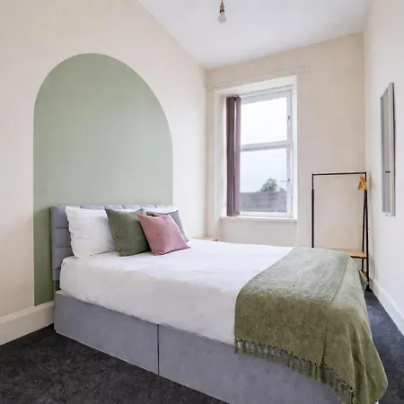 Group 4br Sleeps 11 Spacious With Parking דירה