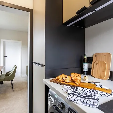 Modern 3 Bedroom In Kings Park Apartman Glasgow