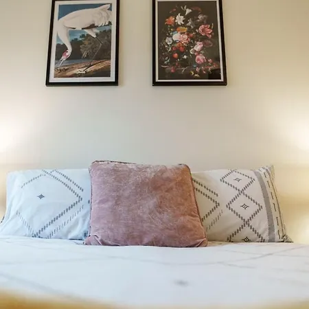 2br With Parking Near Southside And Queens Park Διαμέρισμα *