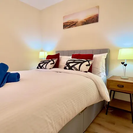 Garden-view 2br - Free Parking & Wifi Appartamento