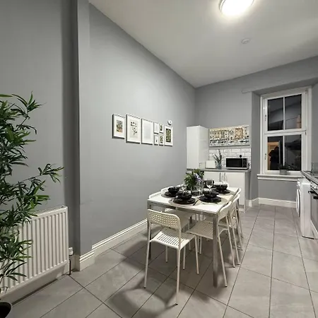 Centre New * Glasgow