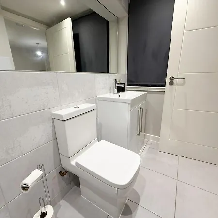 2-bed Flat In East End