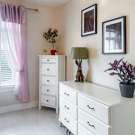 Quite And New House, Commore Drive * Glasgow