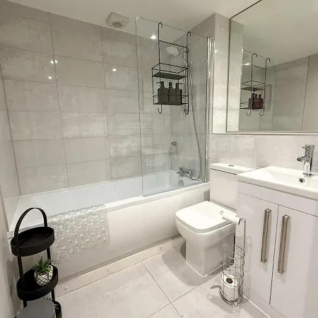 2-bed Flat In East End * Glasgow