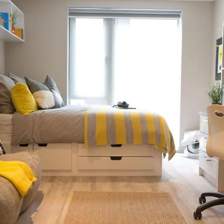 For Students Only - Willowbank In Glasgow