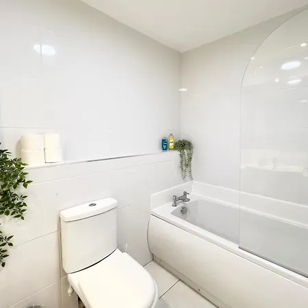 Garden-view 2br - Free Parking & Wifi *