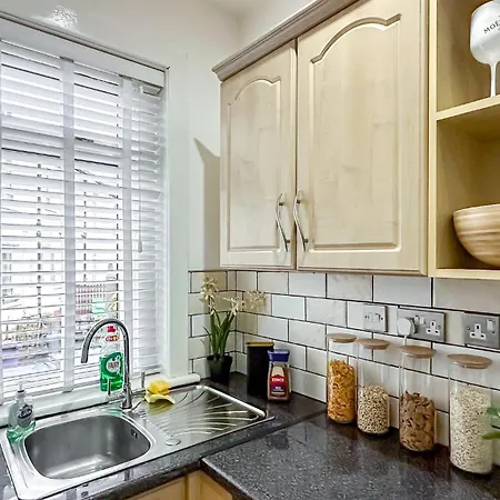Quite And New House, Commore Drive * 格拉斯哥