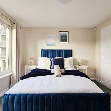 Tatil Evi Modern 5 Bedroom Townhouse With Free Parking Glasgow