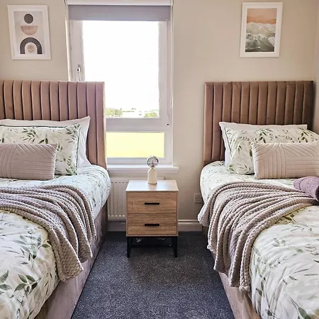 Modern 5 Bedroom Townhouse With Free Parking Дом отдыха Глазго