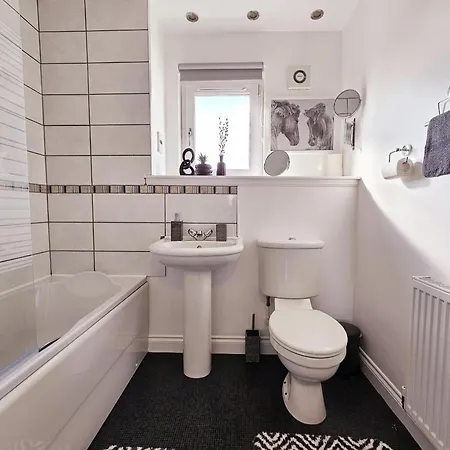 Modern 5 Bedroom Townhouse With Free Parking * Глазго