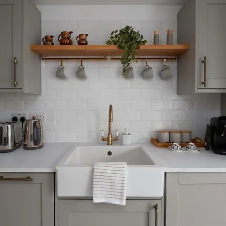 Newly Renovated 3 Bedroom Modern House