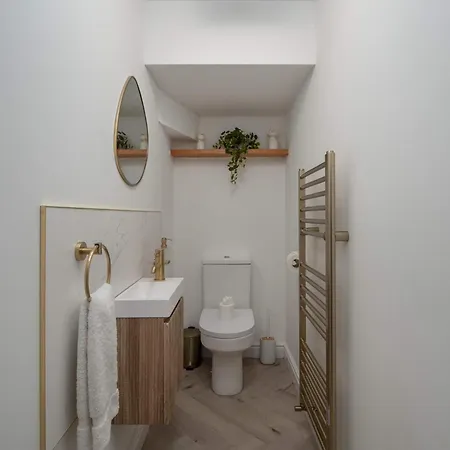 בית נופש Newly Renovated 3 Bedroom Modern House גלאזגו
