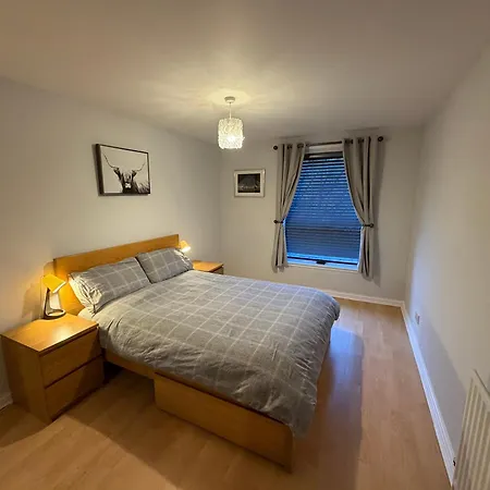 Apartment In Heart Of West End- Parking Space- Recent Refurb- Near And Kelvingrove Art Gallery *
