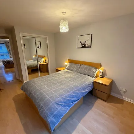 In Heart Of West End- Parking Space- Recent Refurb- Near And Kelvingrove Art Gallery * Glasgow