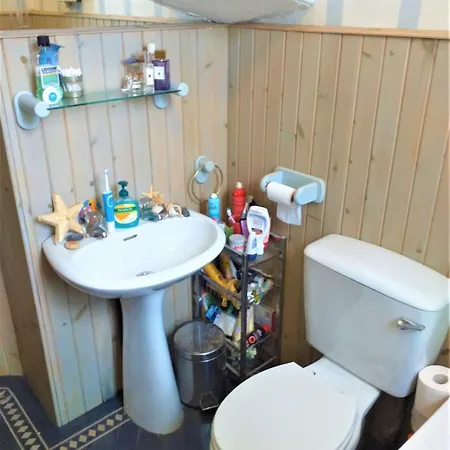 Beautiful Town House In Old Cathcart Village, Casa de Férias Glasgow