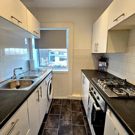 Bright And Cozy 3br Near Hampden Park Hébergement de vacances Glasgow