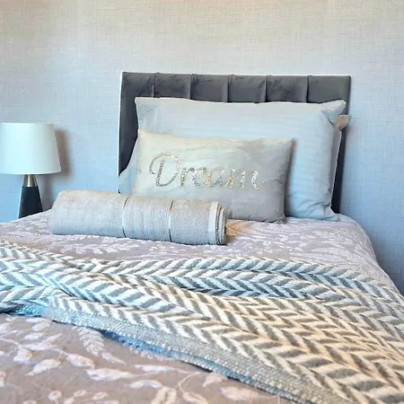 Bright And Cozy 3br Near Hampden Park Feriehus *