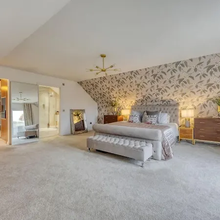 Beautiful 4 Bed Sandstone Glasgow