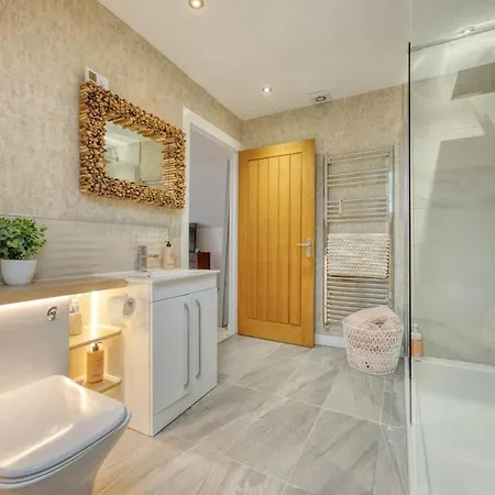 Beautiful 4 Bed Sandstone * Glasgow