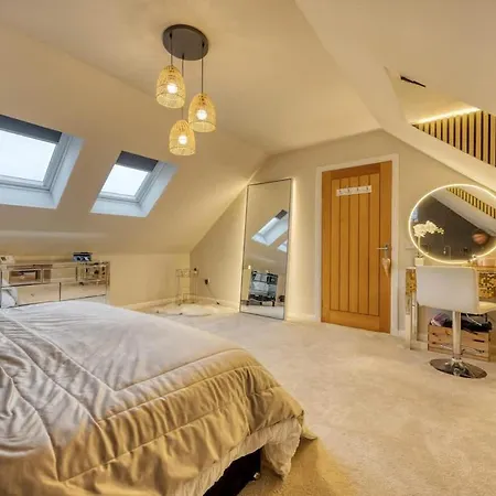 Beautiful 4 Bed Sandstone * Glasgow