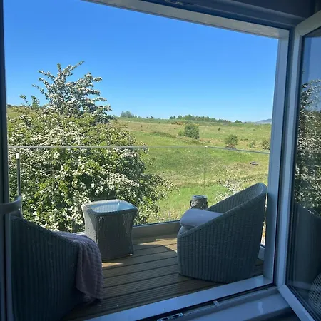 Beautiful 4 Bed Sandstone Feriehus