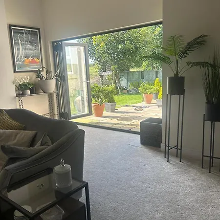 Beautiful 4 Bed Sandstone Glasgow