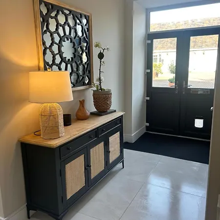 Beautiful 4 Bed Sandstone Feriehus Glasgow