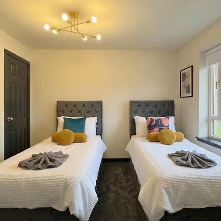 Stylish & Sleeps 7 - Free Parking - Walking Distance To & West End Glasgow