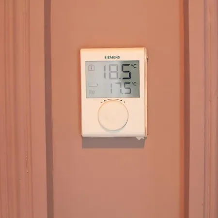 Homely 2 Bed Victorian West End דירה *