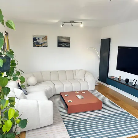 Duplex Penthouse With Secured Parking Finnieston