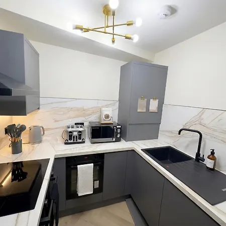 Stylish & Sleeps 7 - Free Parking - Walking Distance To & West End Apartment Glasgow