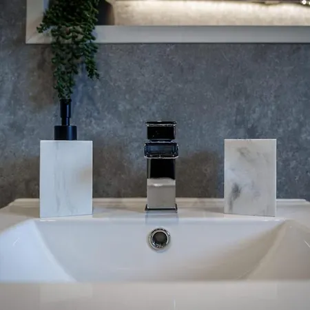 1br Shawlands Walk To Queens Park With Parking